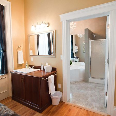 Beacon Hotel Oswego Bagian luar foto