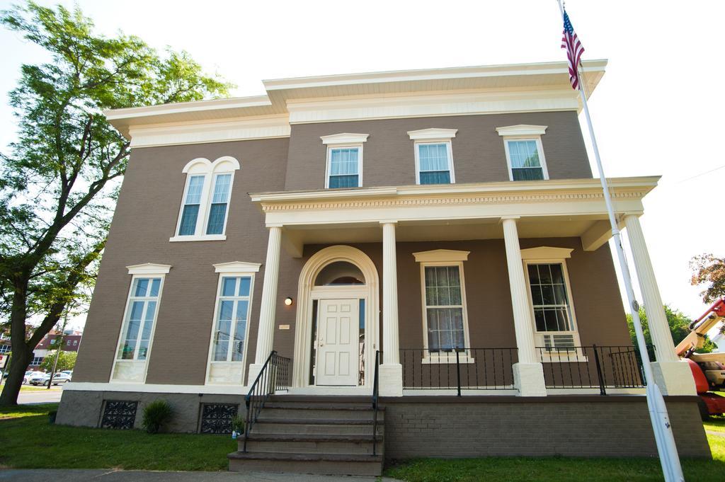 Beacon Hotel Oswego Bagian luar foto