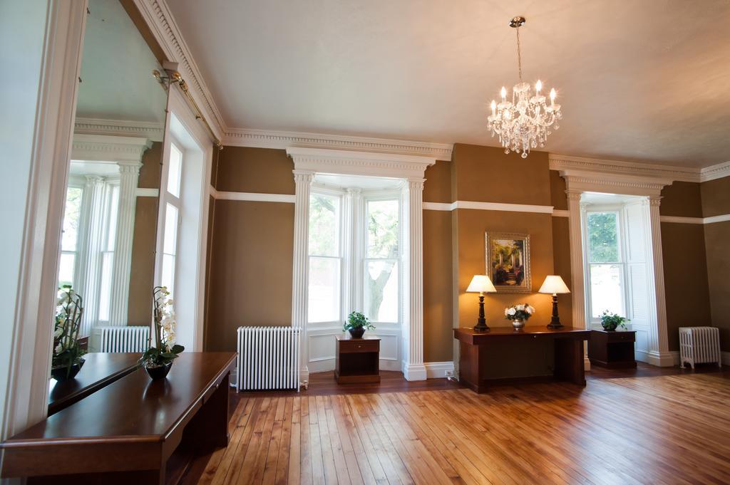 Beacon Hotel Oswego Bagian luar foto