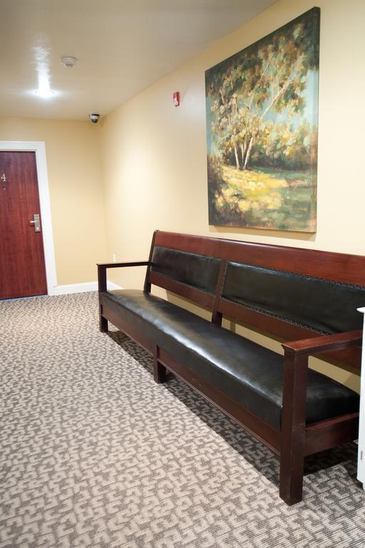 Beacon Hotel Oswego Bagian luar foto