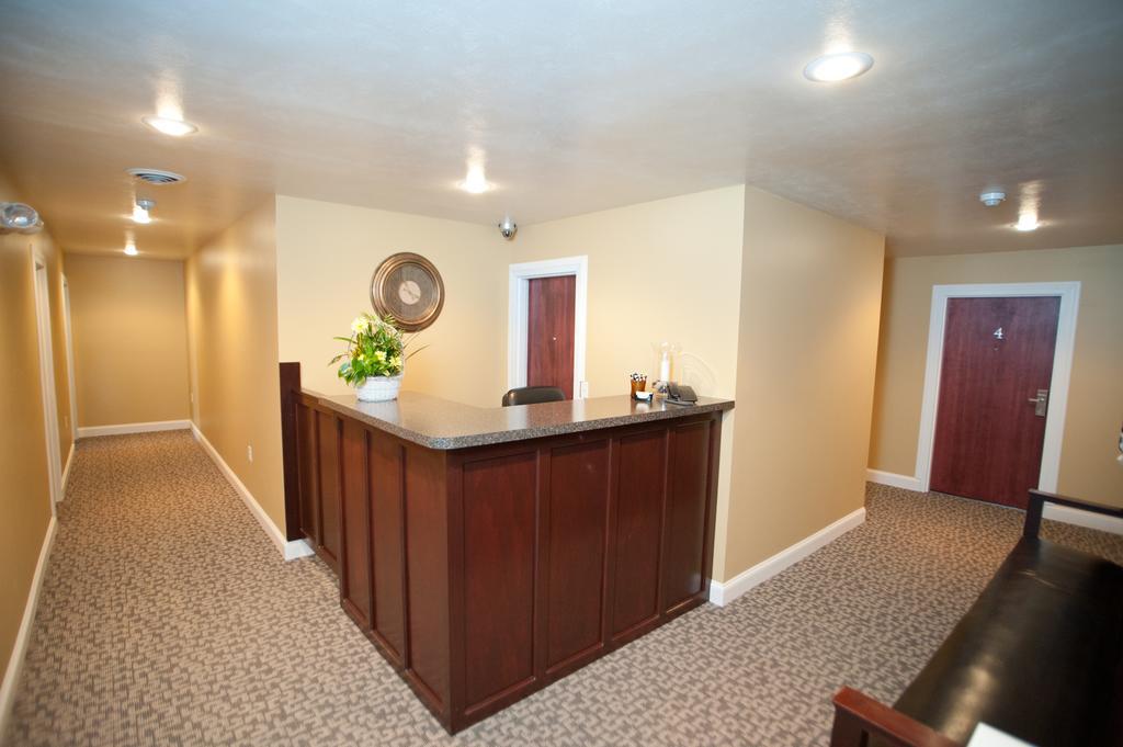 Beacon Hotel Oswego Bagian luar foto