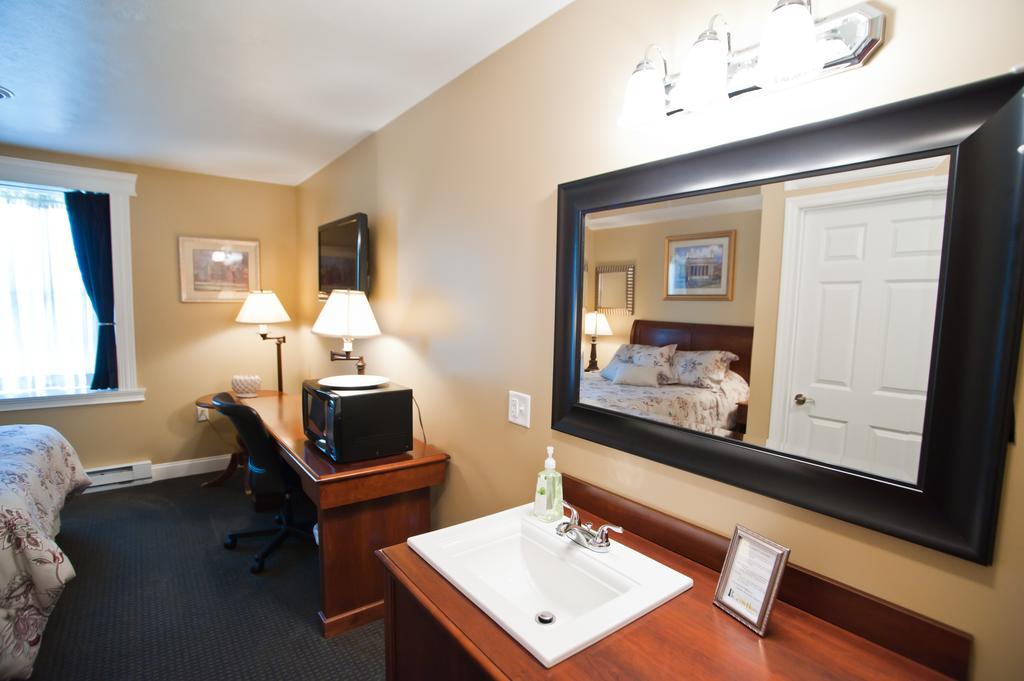 Beacon Hotel Oswego Bagian luar foto