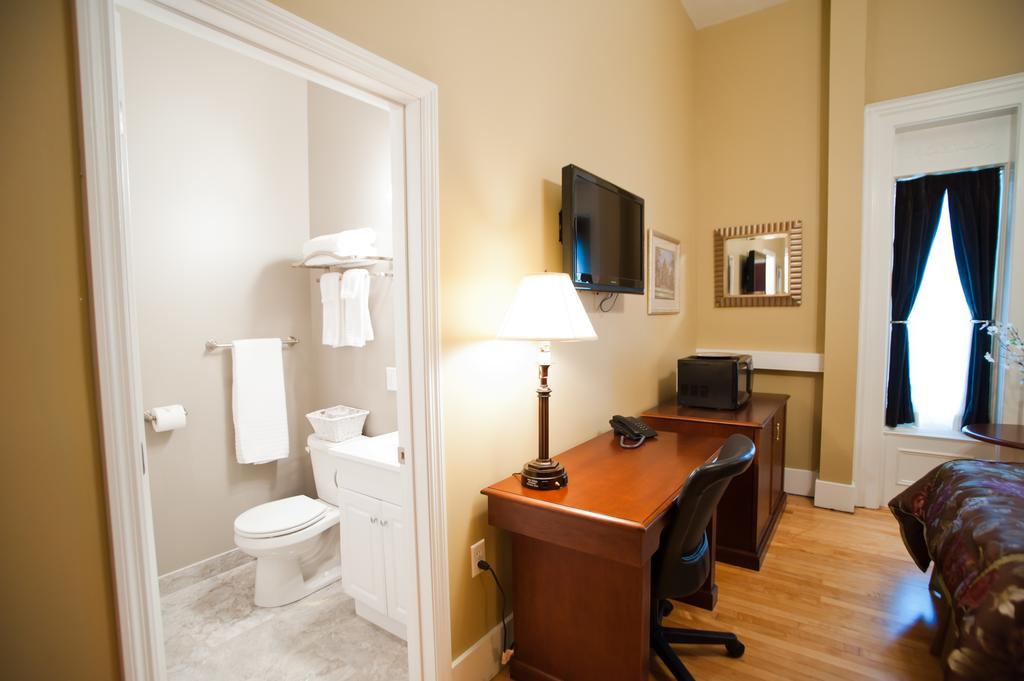 Beacon Hotel Oswego Bagian luar foto