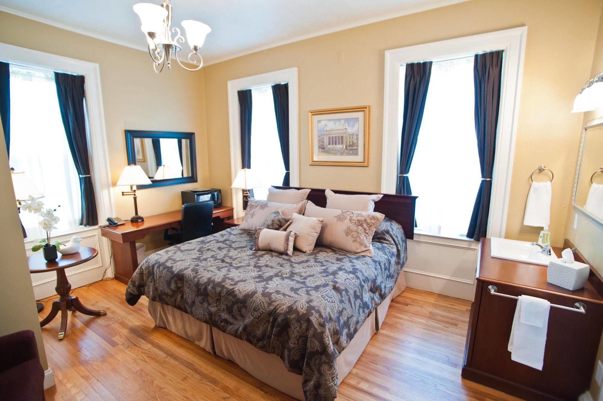 Beacon Hotel Oswego Bagian luar foto