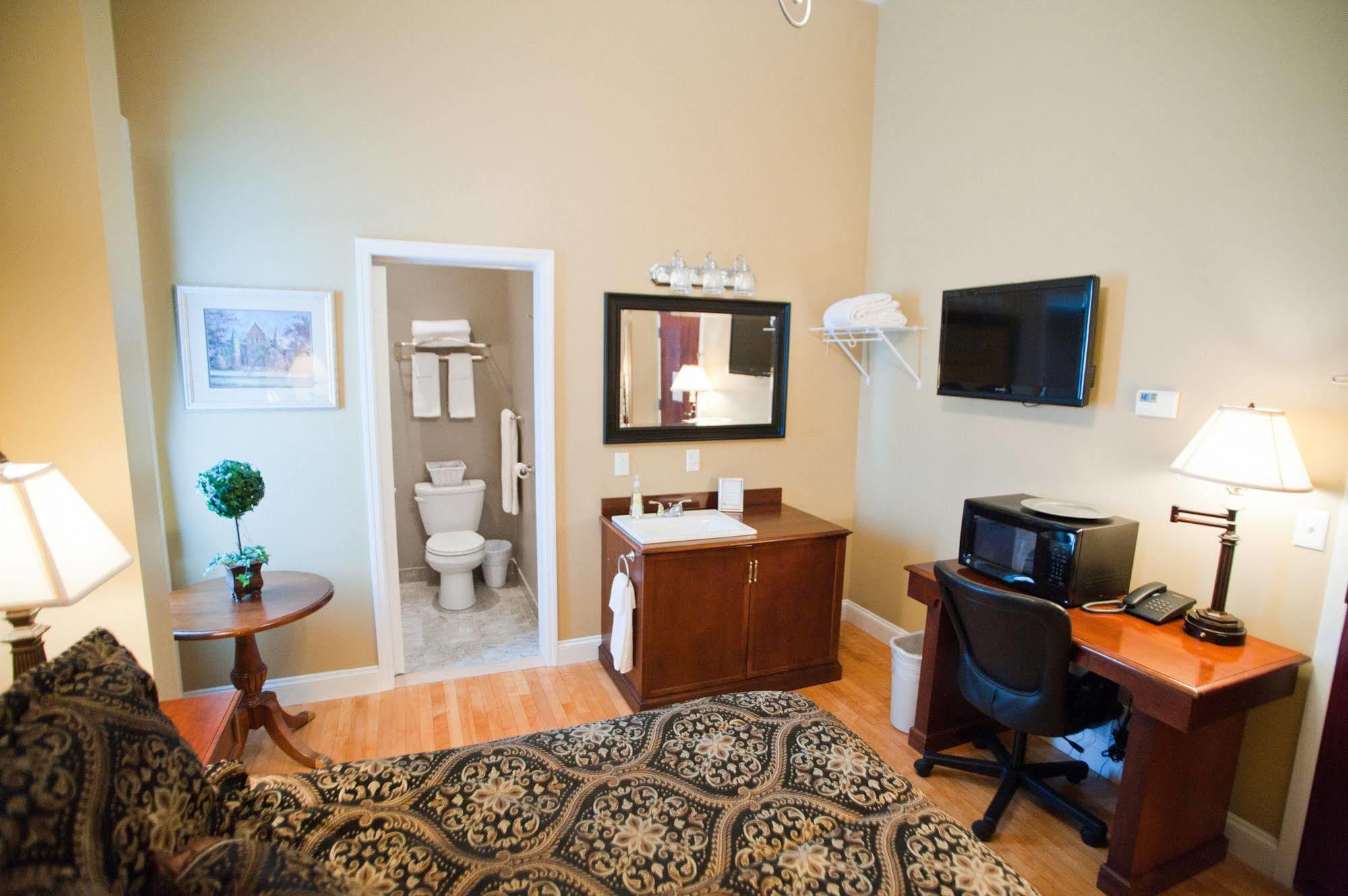 Beacon Hotel Oswego Bagian luar foto