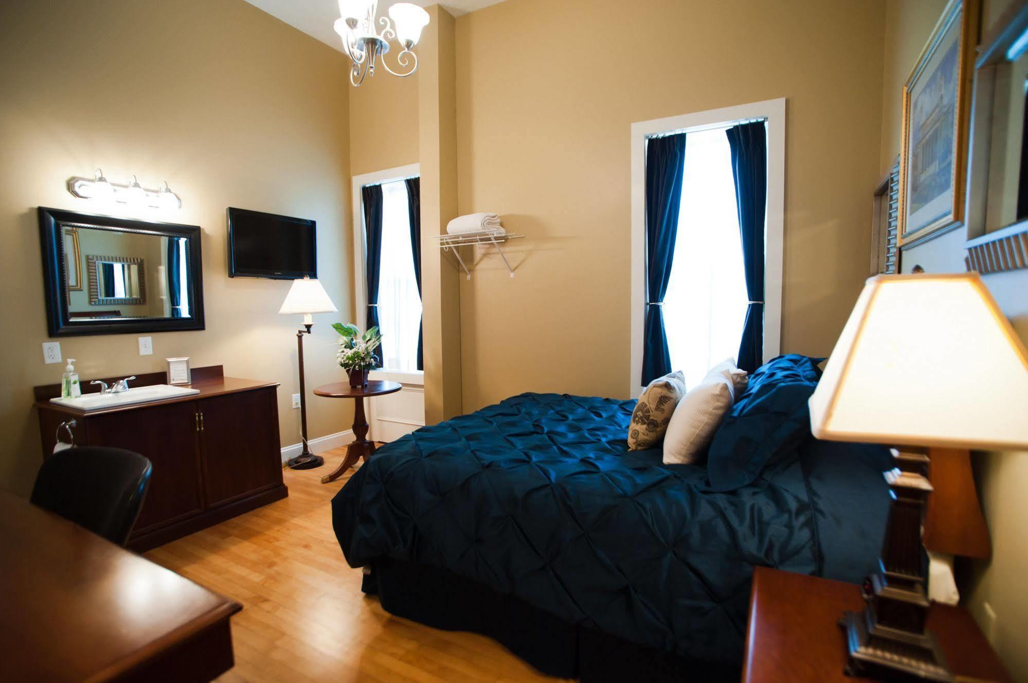 Beacon Hotel Oswego Bagian luar foto