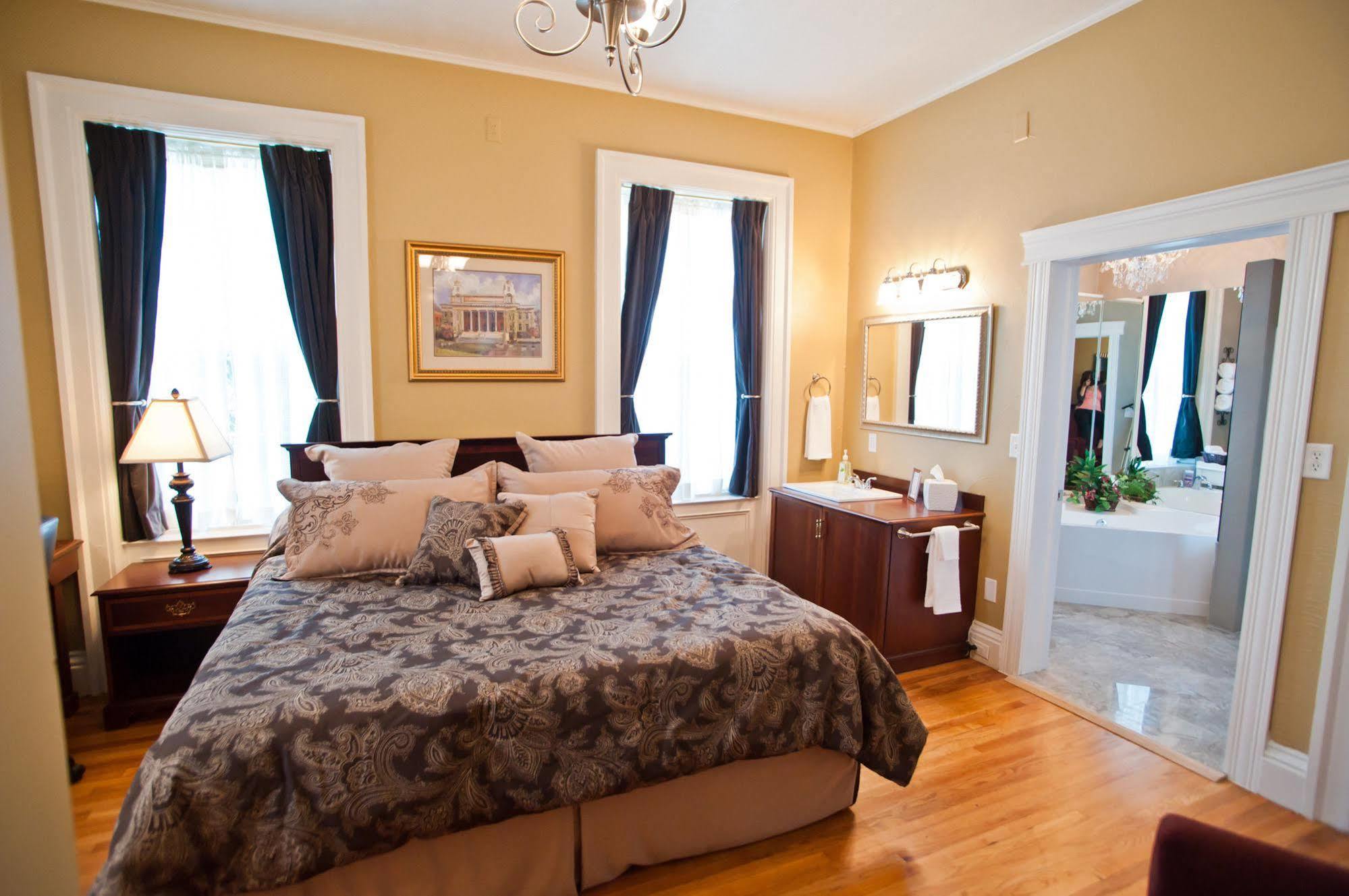 Beacon Hotel Oswego Bagian luar foto